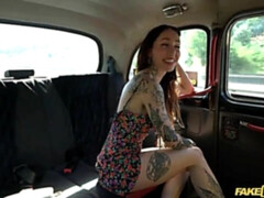 Culo, Culo grande, Coche, Al aire libre, Pelirrojo, Afeitado, Estriptis, Adolescente