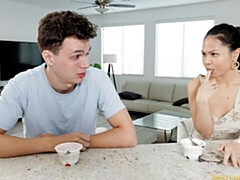 Asiatisch, Grosser schwanz, Blasen, Braunhaarige, Hundestellung, Natürlichen titten, Jungendliche (18+), Titten