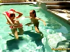 18 jaar, Stel, Lesbisch, Natuurlijk, Openbaar, Tatoeage, Tiener, Tieten likken