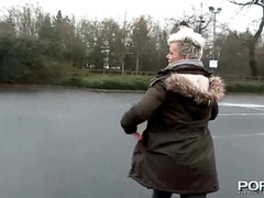 Culo, Tetas grandes, Fetiche, Despelote, Al aire libre, Orinar, Público, Tatuaje