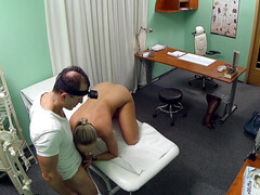 Amateur, Blonde, Sucer une bite, Attrapée, Doigter, Infirmière, Enceinte, Uniforme