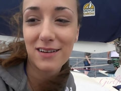 Bikini, Brunette brune, Branlette thaïlandaise, Piercing, Chatte, Rasée, Grande, Nénés