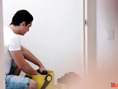 18 ans, Sucer une bite, Brunette brune, En gros plan de très près, Éjaculation interne, Pov, Chevaucher, Adolescente