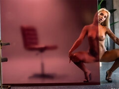 Cul, Blonde, Branlette thaïlandaise, Masturbation, Piercing, Tatouage, Adolescente, Nénés