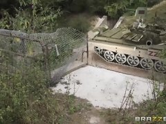 Tussi, Grosse titten, Vollbusig, Fetisch, Gruppe, Hardcore, Orgie, Realität