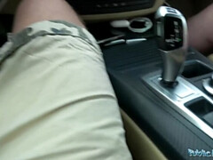 Sucer une bite, Britannique, Brunette brune, Plantureuse, Pov, Public, Réalité, Suçant