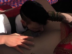 Grosser arsch, Hardcore, Hd, Hausfrau, Indisch, Küssen, Milf, Zug