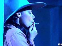 Gros cul, Grosse bite, Gros seins, Sucer une bite, Brunette brune, En levrette, De plein air