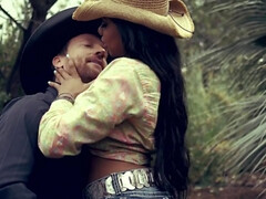 Gros seins, Noire, Plantureuse, Tir de sperme, Fétiche, Hard, Seins naturels, Nénés