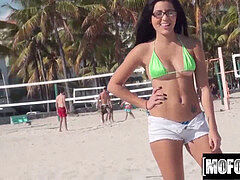 Любители, Ноги, Еда, На кухне, Латиноамериканки, Сосущие, Молоденькие