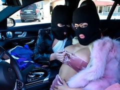 Gros cul, Blonde, Doigter, Branlette thaïlandaise, Embrassement, Mère que j'aimerais baiser, Dénudage, Plan cul à trois