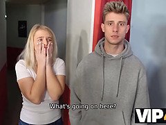 Blondine, Gehörnter ehemann, Tschechisch, Hd, Natürlichen titten, Muschi, Rasiert, Toilette