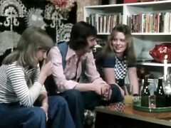 Grosser schwanz, Klassisch, Schwanz, Lecken, Retro, Ablutschen, Jungendliche (18+), Flotter dreier