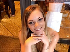 18 jaar, Grote kont, Grote mammen, Blond, Pijpbeurt, Hondjeshouding, Tiener, Tieten likken