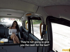 Gros seins, Sucer une bite, Britannique, Brunette brune, Voiture, Pénétrer avec le poing, Chatte, Lécher le sphincter