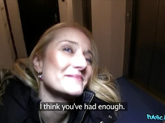 Enthousiasteling, Lieveling, Blond, Pijpbeurt, Sperma in mond, Masturbatie, Buiten, Openbaar