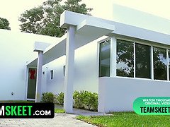 18 jahre, Kinderhüterin, Blondine, Spermaladung, Kehlenfick, Lecken, Taboo, Jungendliche (18+)