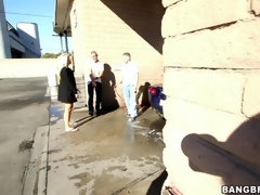 Gros cul, Gros seins, Blonde, Sucer une bite, Brunette brune, Branlette thaïlandaise, Orgie, Plan cul à trois