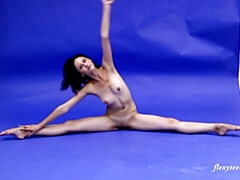 Gros cul, Gros seins, Brunette brune, Nue à poil, Petite femme, Solo, Adolescente, Nénés