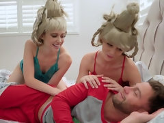 Cul, Sucer une bite, Tir de sperme, En levrette, Seins naturels, Rasée, Adolescente, Plan cul à trois