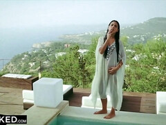 Grosser schwanz, Aufs gesicht abspritzen, Interrassisch, Lecken, Öffentlich, Muschi, Spanisch, Titten