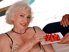 Grote mammen, Blond, Pijpbeurt, Hondjeshouding, Harig, Likken, Rijpe lesbienne, Kut duiken