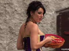 Bruinharig, Sperma shot, Buiten, Pissen, Satijn, Douche, Tieten likken, Nat