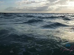 Любители, Пляж, Большая жопа, Большие сиськи, Бикини, Брюнетки, Подружка, От первого лица