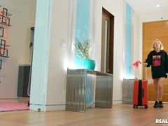 Blonde, Brunette brune, Ca minou, Robe, Talons, Léchez, Fête, Chatte