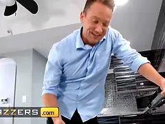 Hot plumber kaylee ryder is finer at fixing van's pipe than fixing his kitchen submerge - brazzers