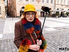 Enthousiasteling, Grote kont, Grote lul, Grote mammen, Hondjeshouding, Rijpe lesbienne, Roodharige vrouw, Kort haar