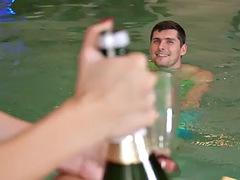 Язык в попке, Красотки, Красивые, Блондинки, Минет, Сперма на лице, Фетиш, Бассейн