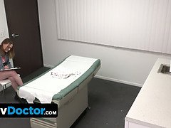 Grosser arsch, Blasen, Arzt, Hd, Schreiend, Flotter dreier, Titten, Uniform