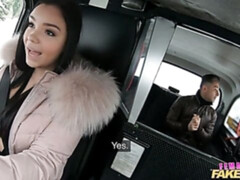 Anal, Gros cul, Gros seins, Sucer une bite, Voiture, En levrette, Rasée, Jarretelles