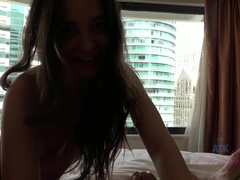 Sucer une bite, Brunette brune, Éjaculation interne, Petite amie, Branlette thaïlandaise, Orgasme, Chatte, Dénudage