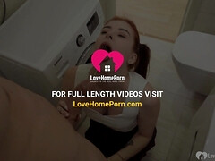 Cuarto de baño, Mamada, Corridas, Sexo duro, Casero, Pelirrojo, Falda, Adolescente