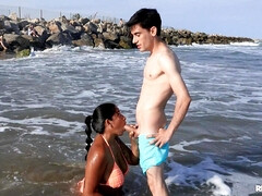 Belle grosse femme bgf, Gros seins, Brunette brune, Faciale, Interracial, Seins naturels, Public, Réalité