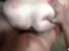 Arsch, Blasen, Braunhaarige, Auto, Natürlichen titten, Pov, Realität, Tätowierung