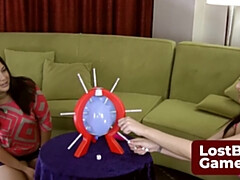 18 jaar, Grote mammen, Vrouw, Spel, Hd, Lesbisch, Strippen, Speelgoed