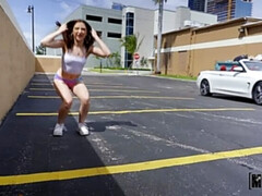 Amerikanisch, Braunhaarige, Auto, Im freien, Zierlich, Pov, Jungendliche (18+), Titten