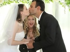 Язык в попке, Блондинки, Минет, Пальцем, Белье, Милф, Втроем, Сиськи