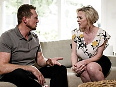 18 ans, Gros cul, Grosse bite, Gros seins, Sucer une bite, 2 femmes 1 homme, Maigrichonne, Adolescente