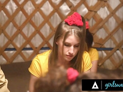 Сидя на лице, Женское доминирование, Межрасовый секс, Лесбиянка, Лизание, Милф, На публике, Реалити