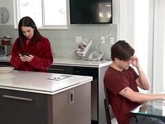 18 años, Americano, Tetas grandes, Mamada, Pajear, Hd, Madres para coger, Estrella porno