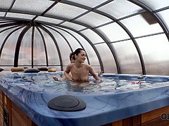 Bikini, Braunhaarige, Hardcore, Hd, Küssen, Pool, Muschi, Jungendliche (18+)