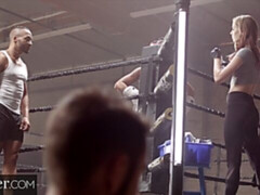 Sucer une bite, Gym, Hard, Rasée, Sport, Adolescente, Plan cul à trois, Nénés