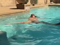 Amateur, Tetas grandes, Morena, Madres para coger, Tetas naturales, Al aire libre, Tetas, Mojado