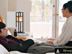 Asiatique, Gros seins, Branlette thaïlandaise, Hard, Mère que j'aimerais baiser, Espagnole, Étudiant, Professeur