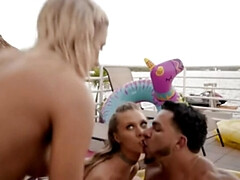 Amateur, Blonde, Faciale, Fétiche, Hd, Piercing, Pov, Plan cul à trois