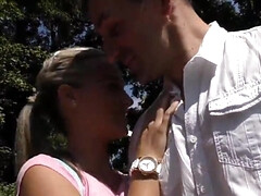 18 jaar, Enthousiasteling, Blond, Dichtbij, Man die toekijkt, Hondjeshouding, Hardcore, Gezichtspunt